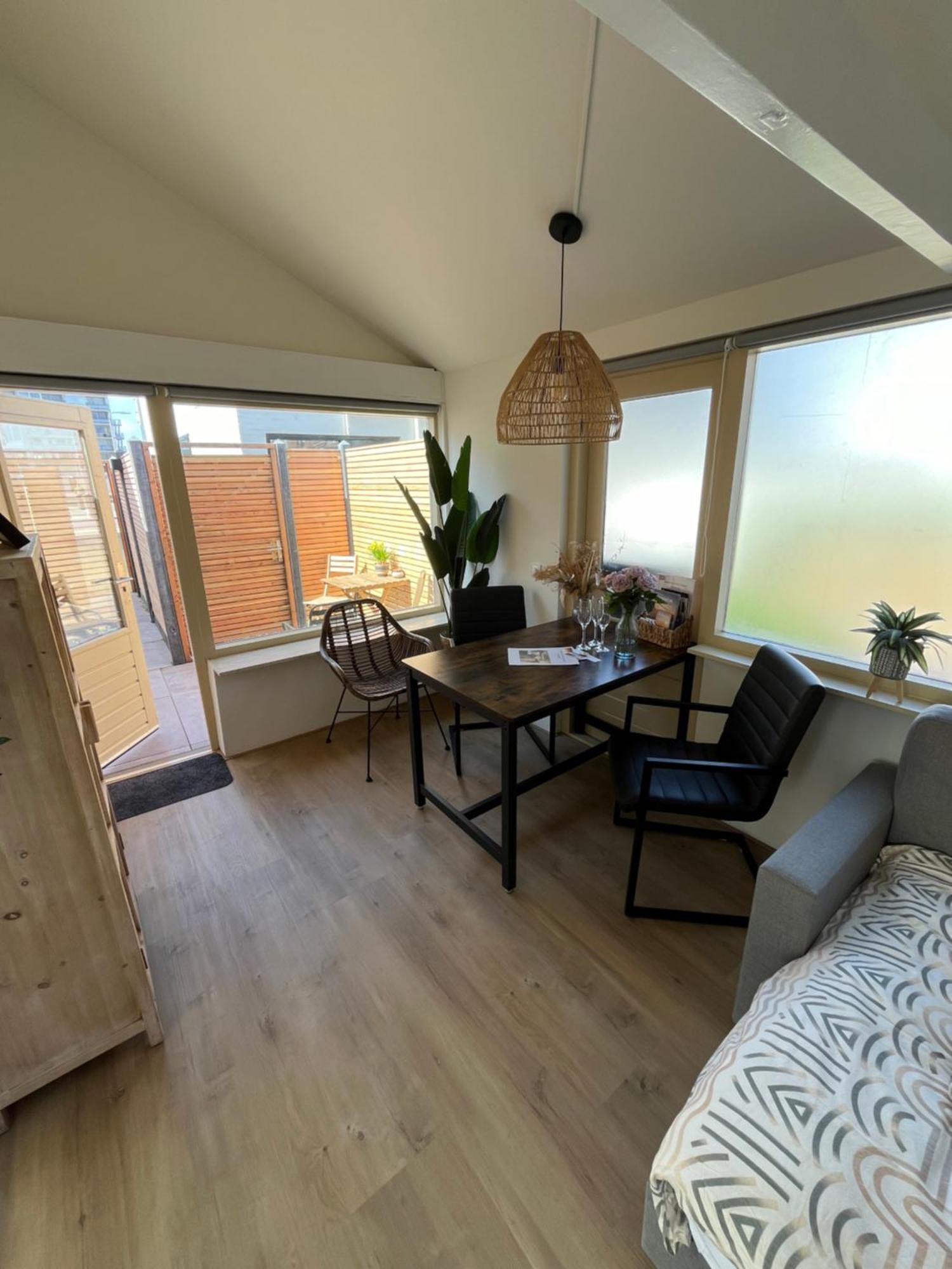 Bed & - Free Parking And Close To Beach!